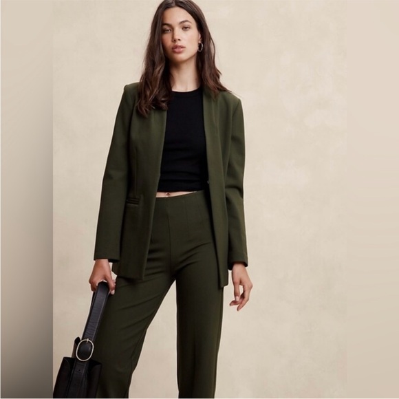 Banana Republic Jackets & Blazers - NWTs Banana Republic Women’s Ponte collarless blazer in olive green Size small